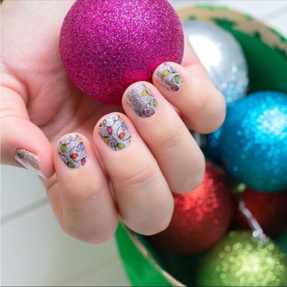 *Retired* Color Street: Holiday De-Light | Christmas Holiday Winter Silver - Picture 6 of 12